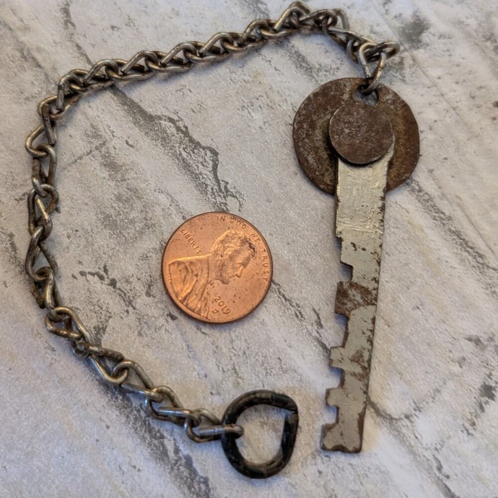 Antique Key with Chain - Picture 3 of 6